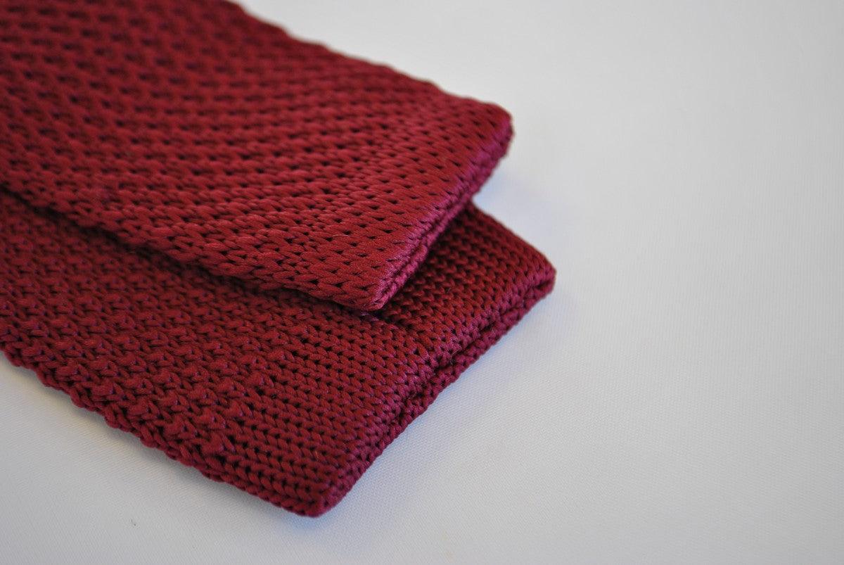 maroon skinny knitted tie with light blue polka dots