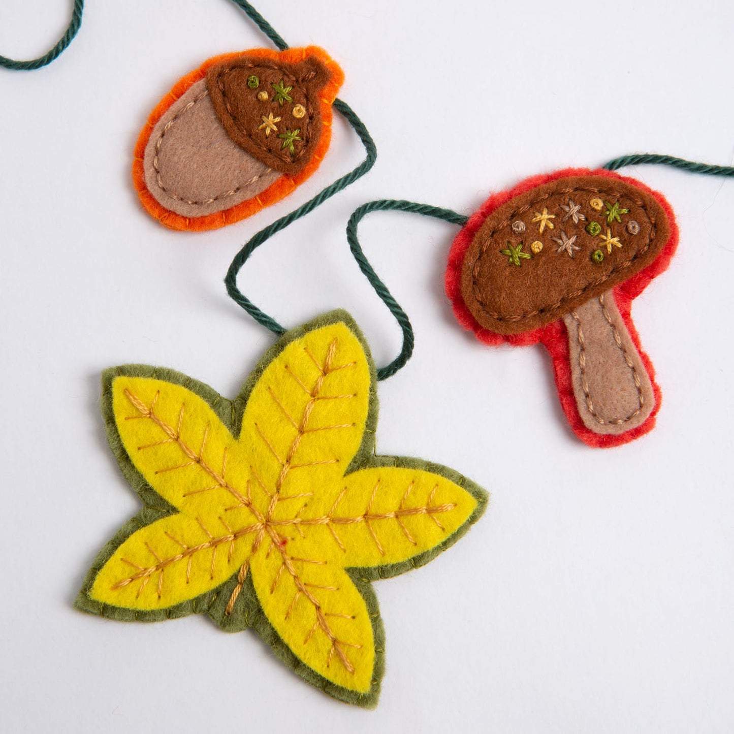 Autumn Garland Fall Leaves Felt Craft Kit for Beginners