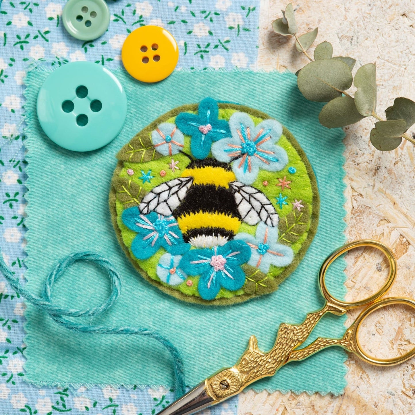 Bumblebee Felt Craft Brooch Kit for Beginners
