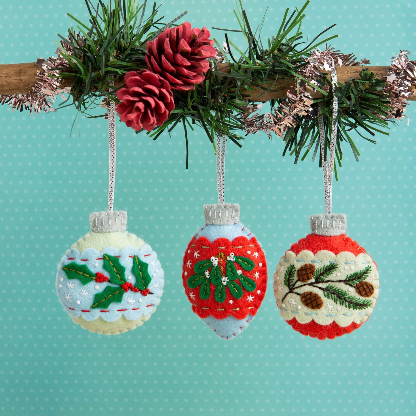 Christmas Baubles Felt Craft Decoration Kit for Beginners