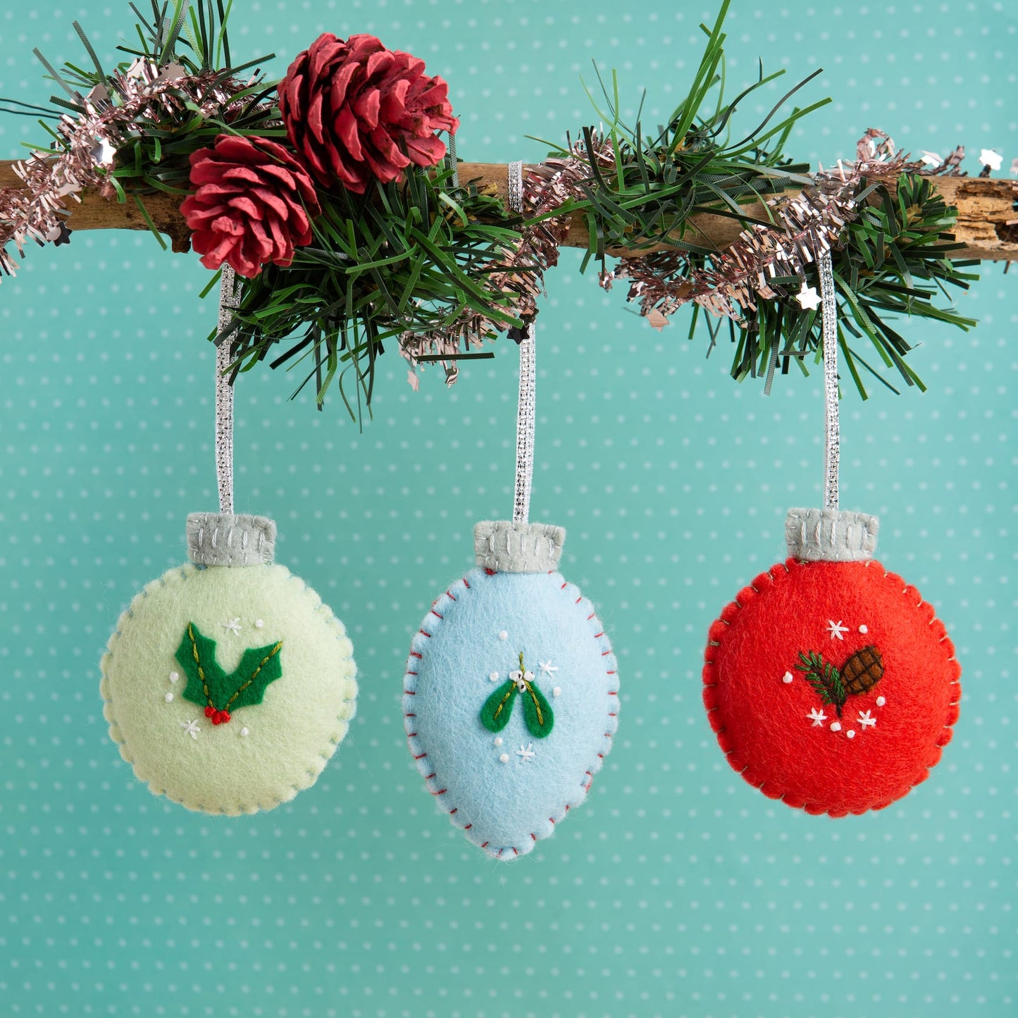 Christmas Baubles Felt Craft Decoration Kit for Beginners