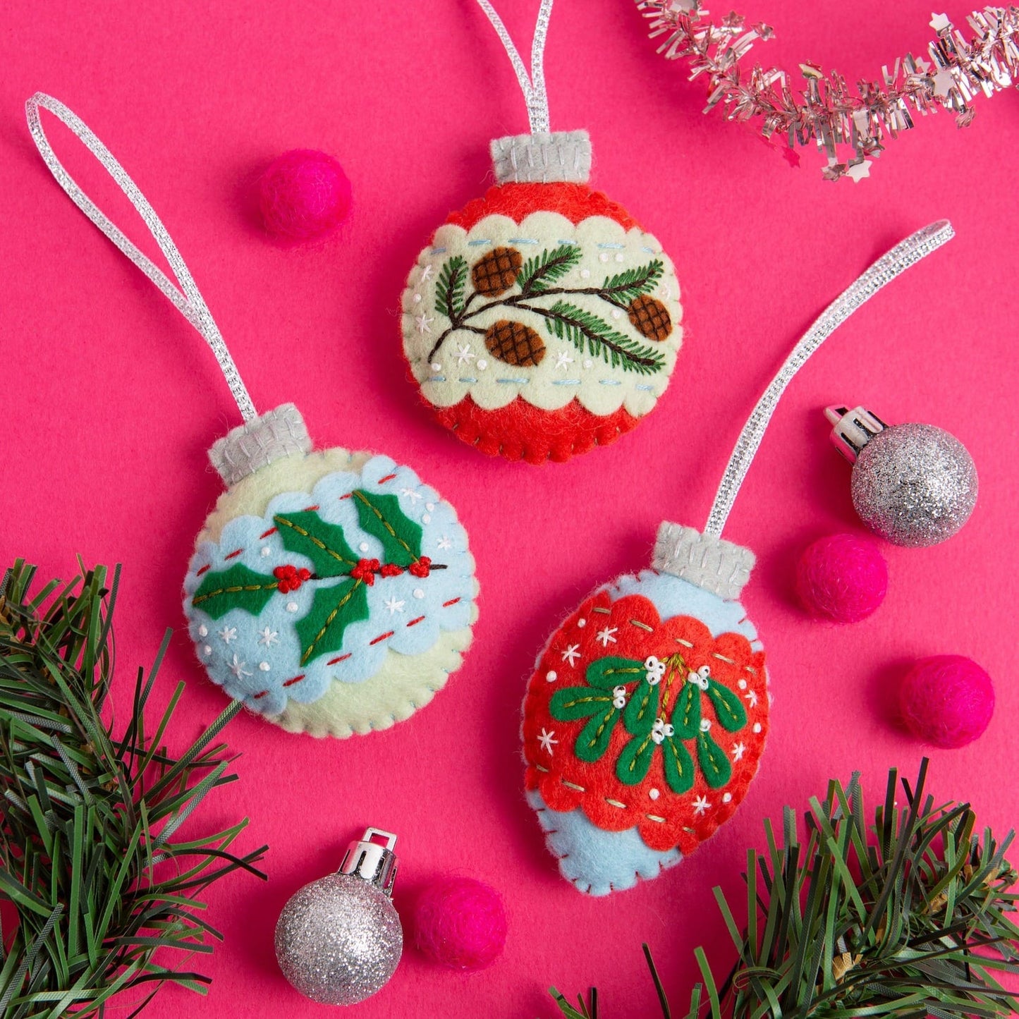 Christmas Baubles Felt Craft Decoration Kit for Beginners