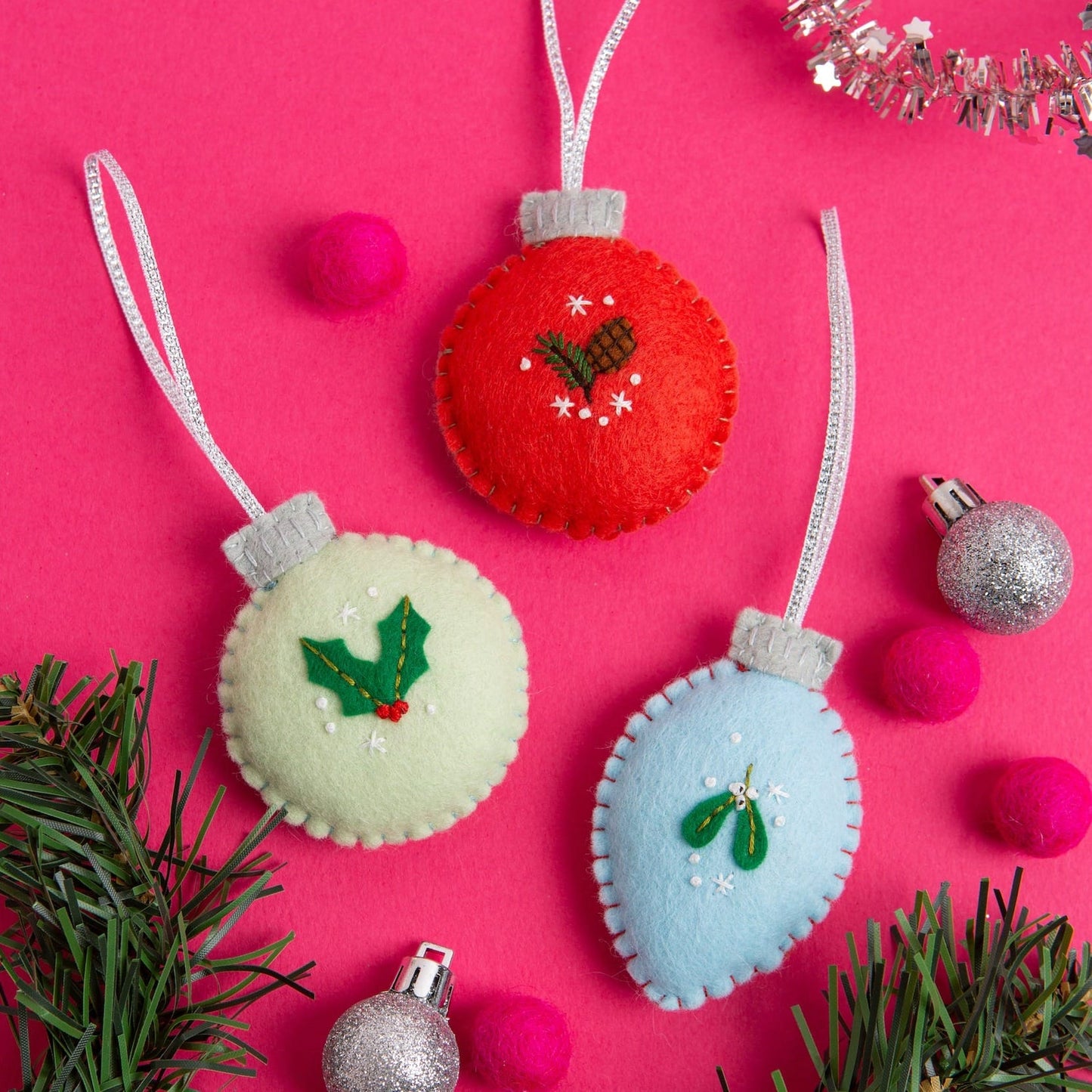 Christmas Baubles Felt Craft Decoration Kit for Beginners
