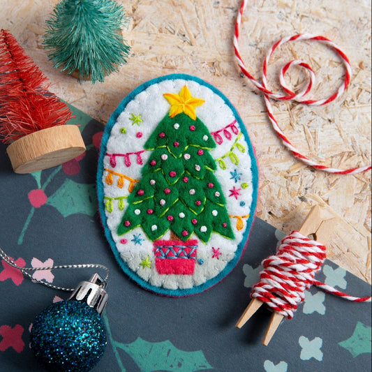 Merry Christmas Felt Craft Brooch Kit for Beginners