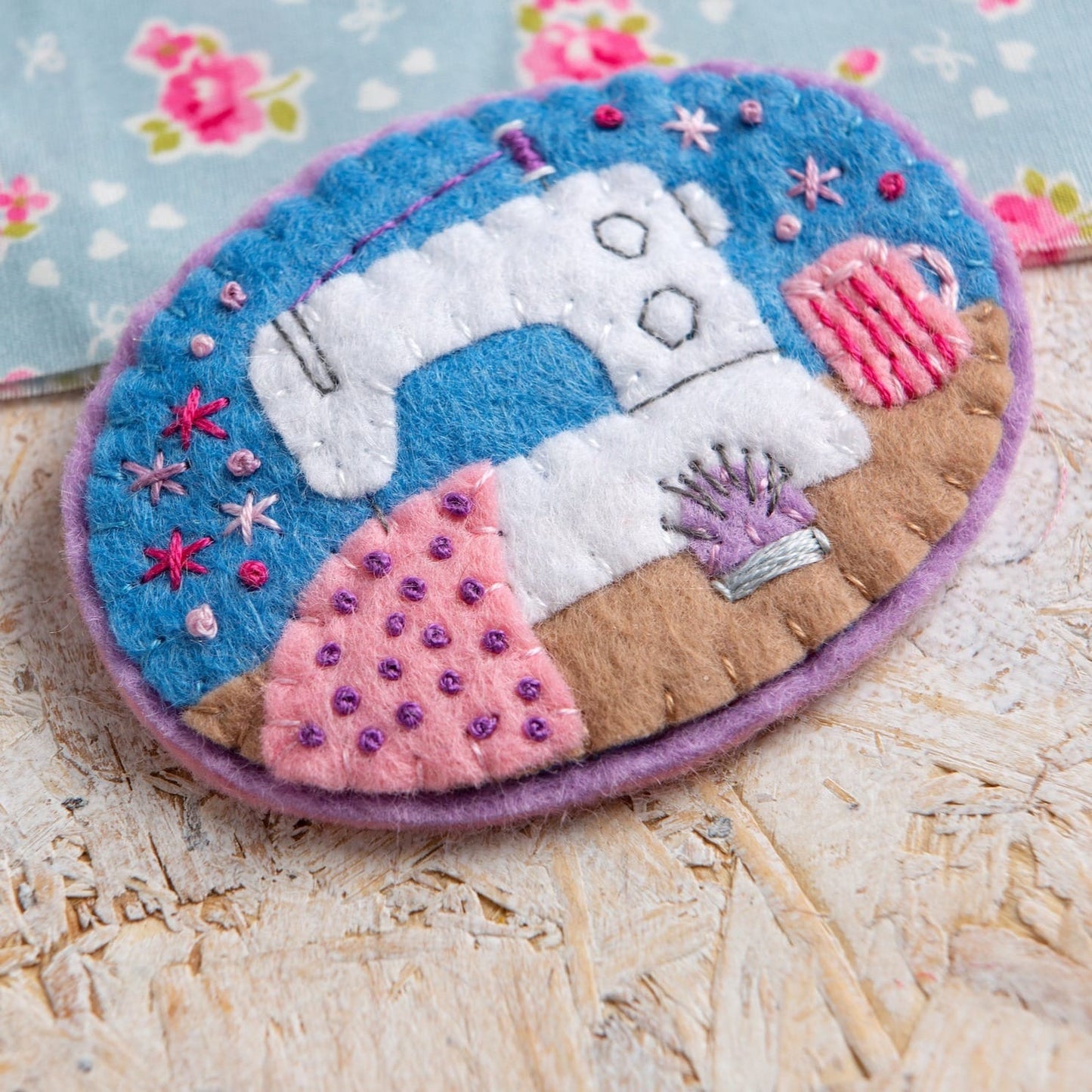 Sewing Machine Felt Craft Brooch Kit for Beginners