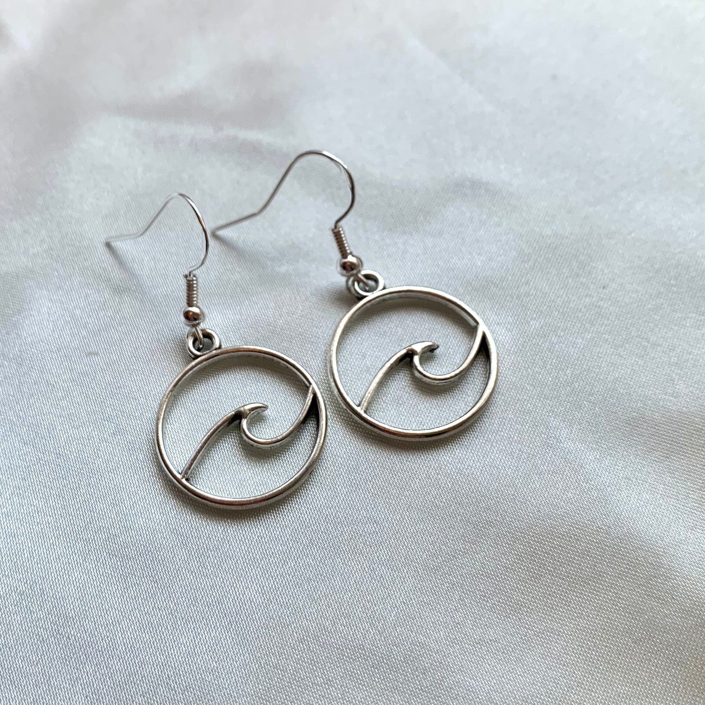 Cool silver minimalist ocean wave earrings