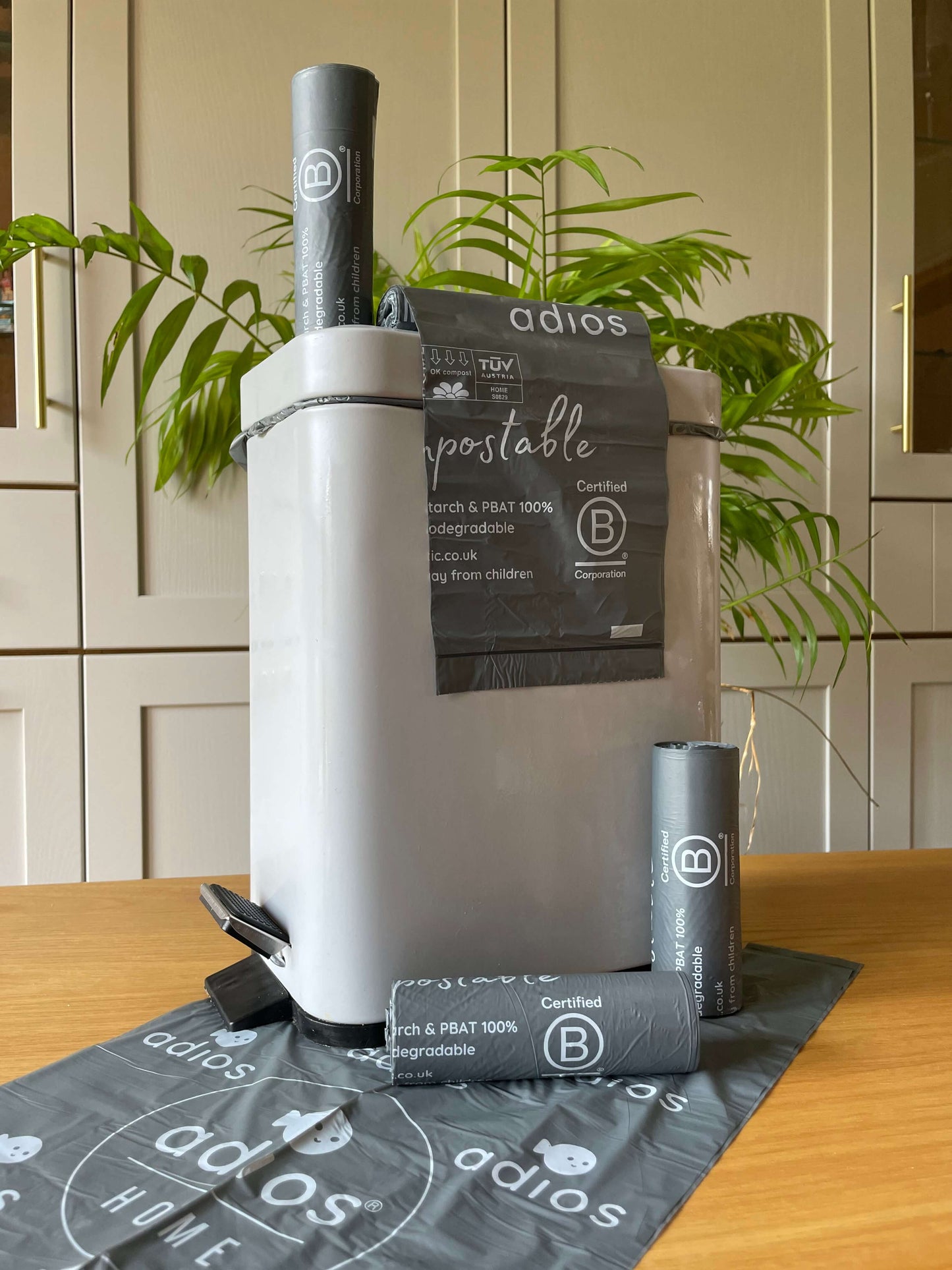 🛍️ Compostable Bin Liners with Handles – 30L - Roll of 20 bags 🌿