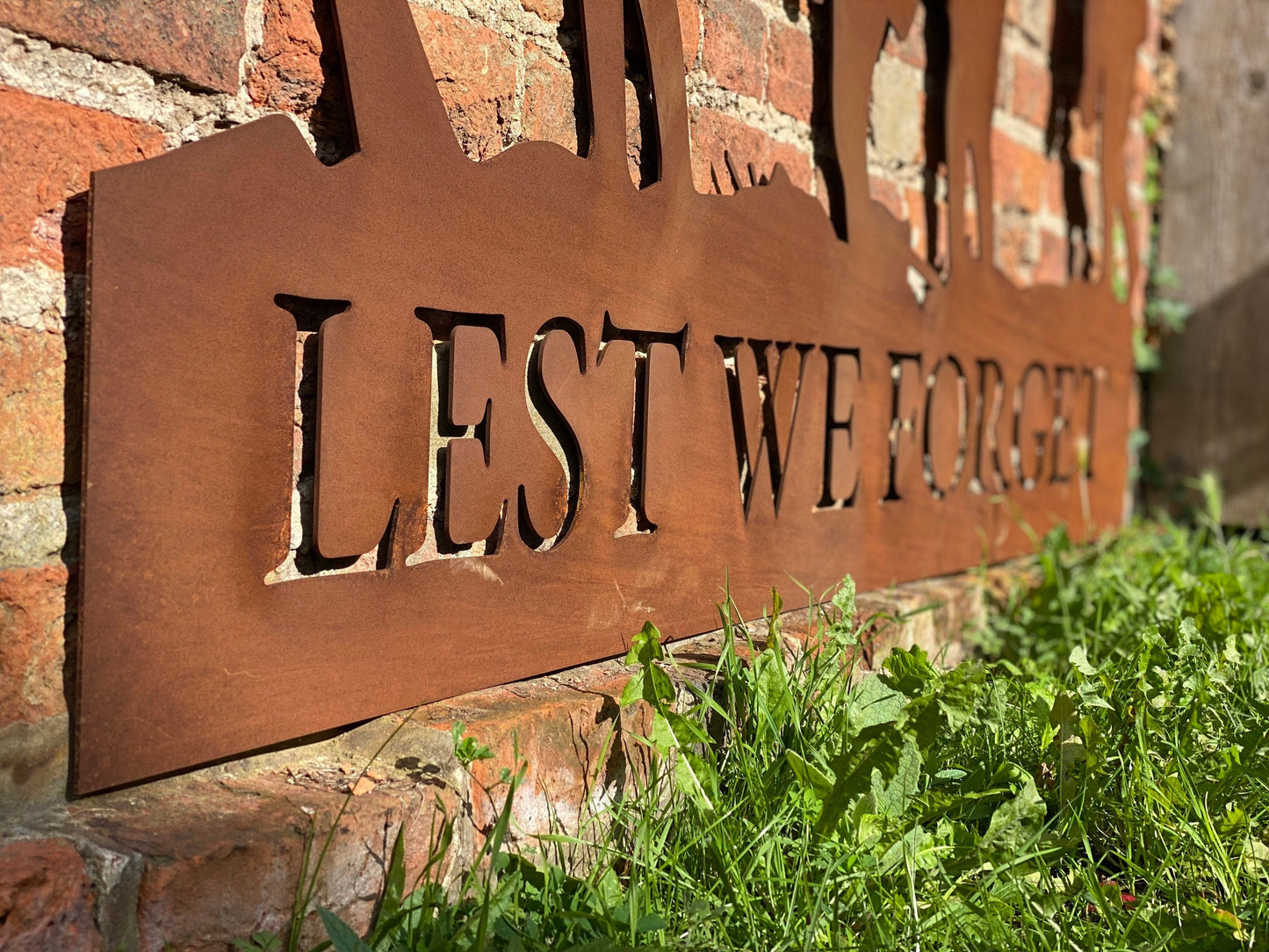 XXL Rusty Metal Lest We Forget Soldier Scene Garden Decoration