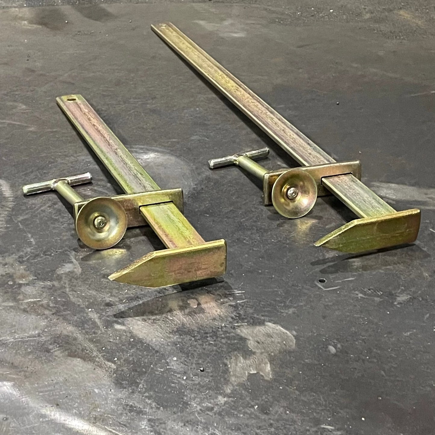Rhinobuild External Brick Clamp - Spiked Sliding Clamp