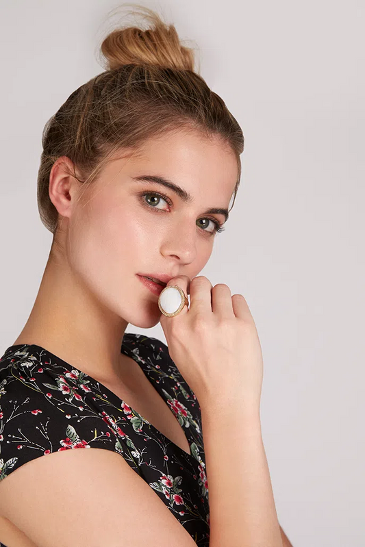 Julia White Shell Ring - Gold