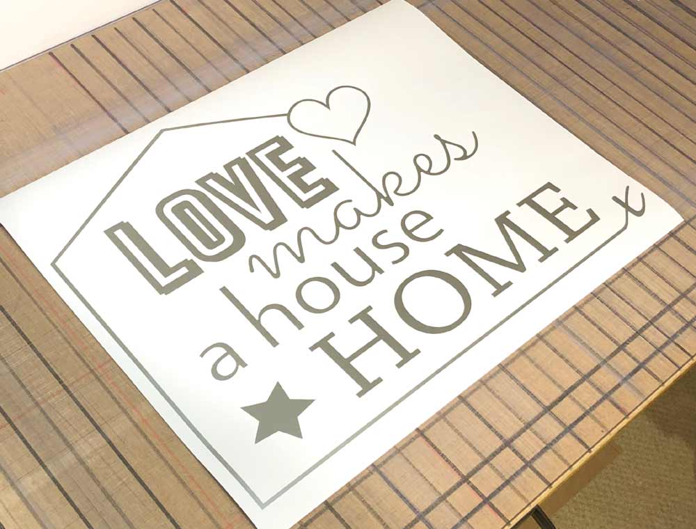 Love Makes a House Home Wall Sticker – Elegant Vinyl Quote for Living Room