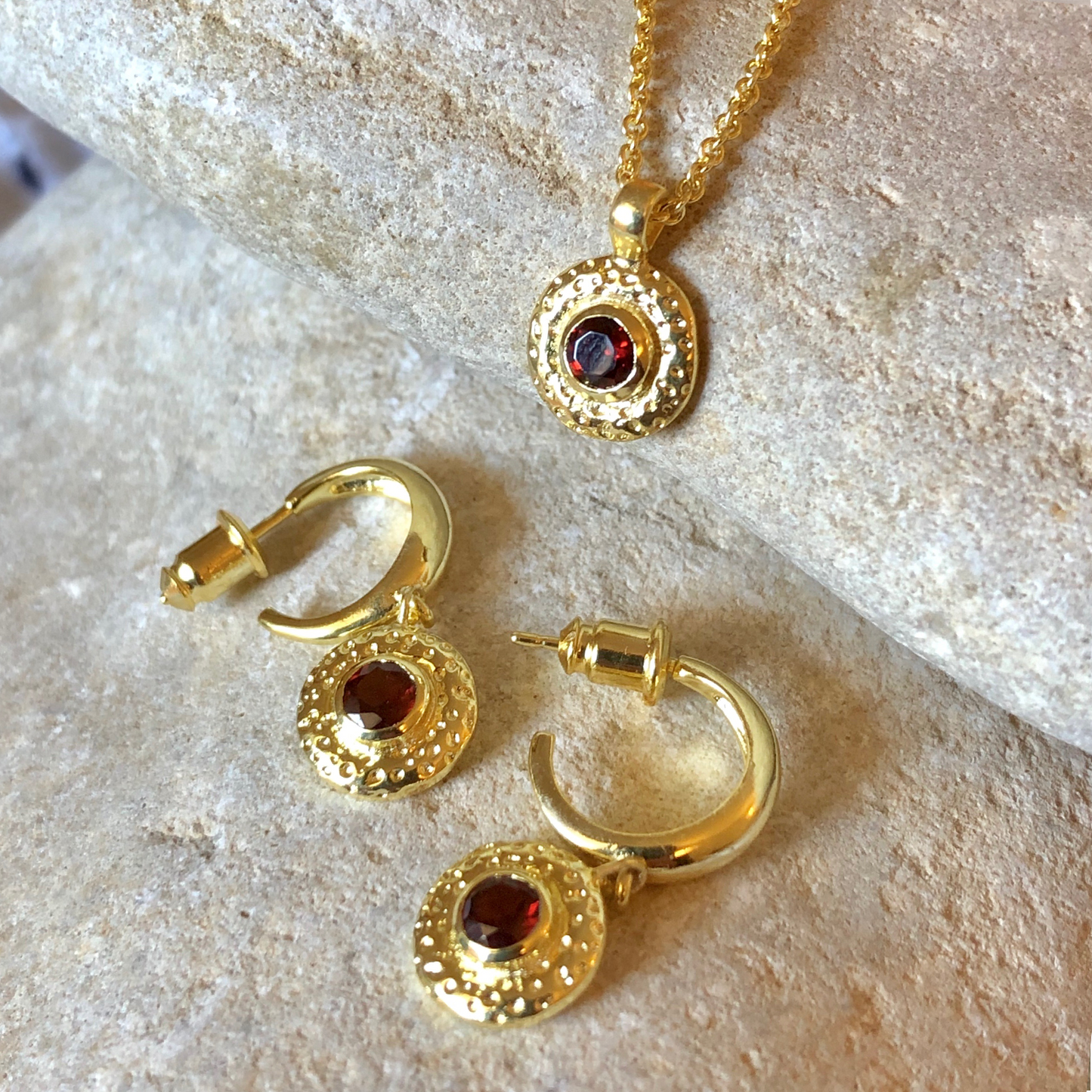 Luna Single Disc Pendant Necklace Garnet