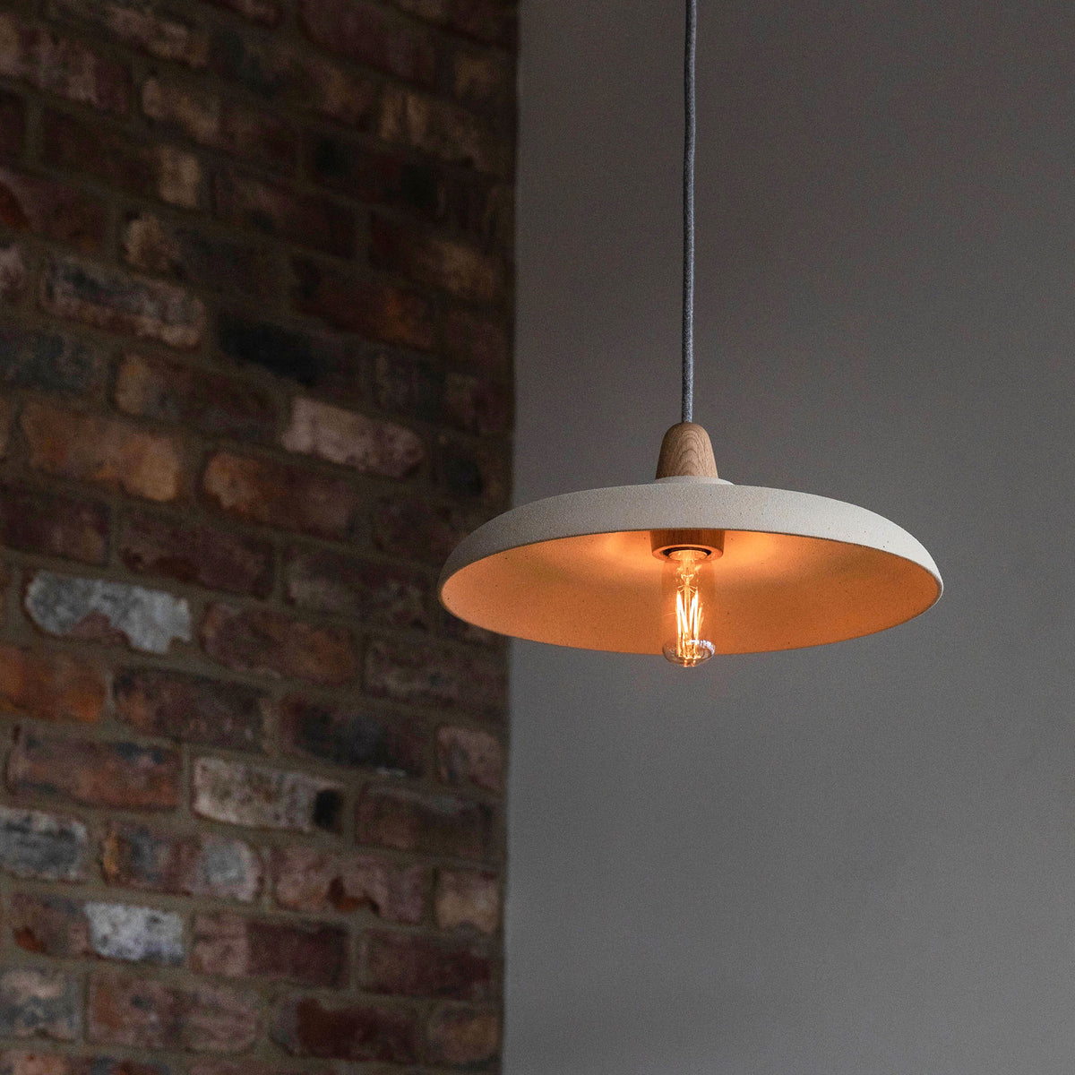 Lurra E27 LED Bulb