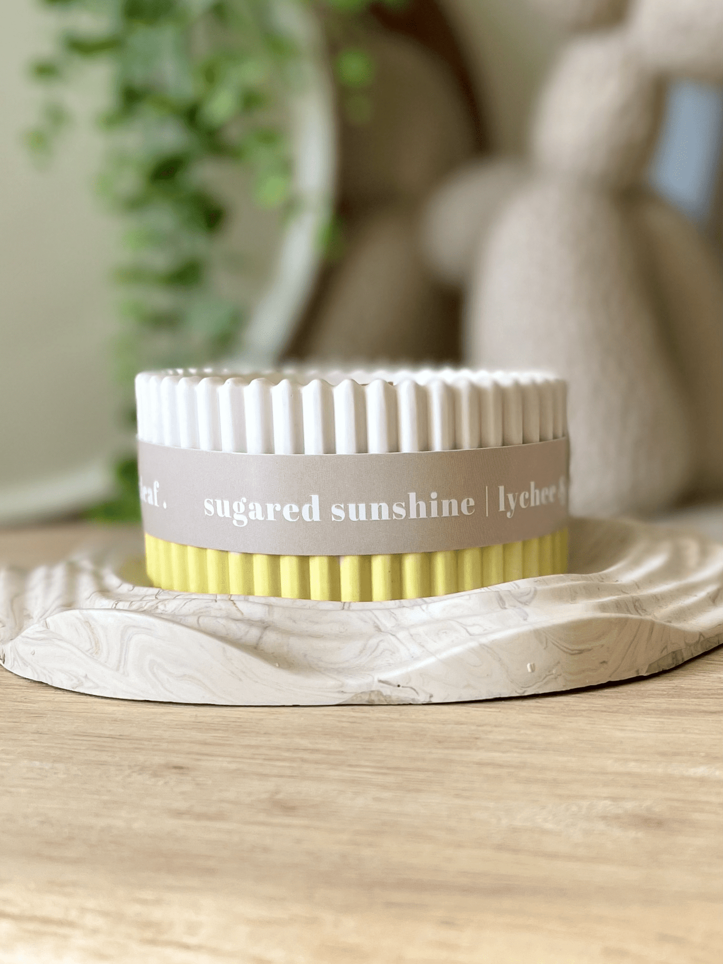 Lychee Stoneware Soy Candle – Summer-Inspired Tropical Fragrance