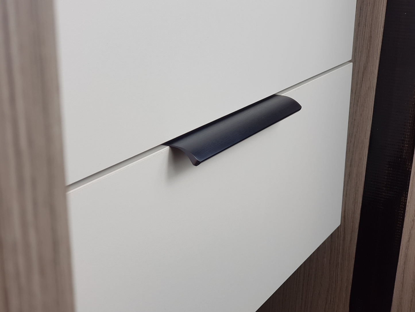 M4TEC Alva Anthracite Bar Pull Handle – Modern Aluminium Cabinet, Drawer & Cupboard Door Pull (VD3)
