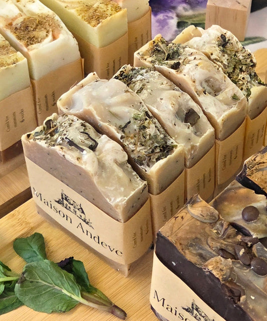 Green Tea & Mint Soap with Poppy Seeds – Natural Exfoliating Polishing Bar