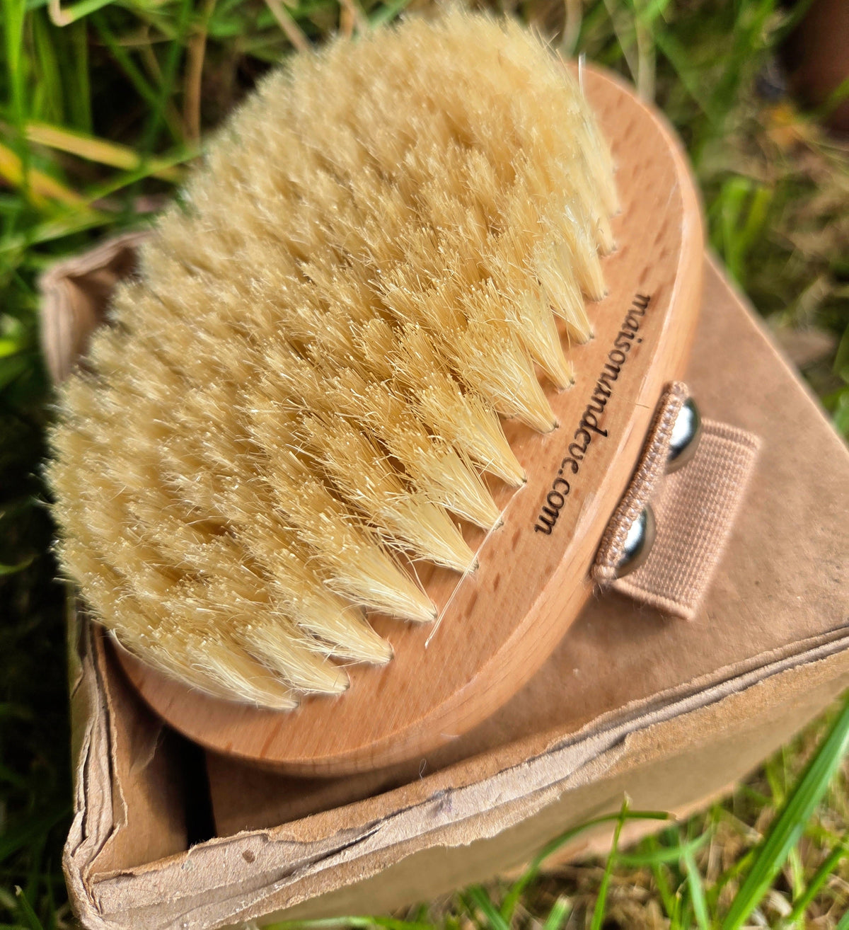 Gentle Flow Dry Brush | Natural Wooden Body Brush for Smooth Skin | Maison Andeve