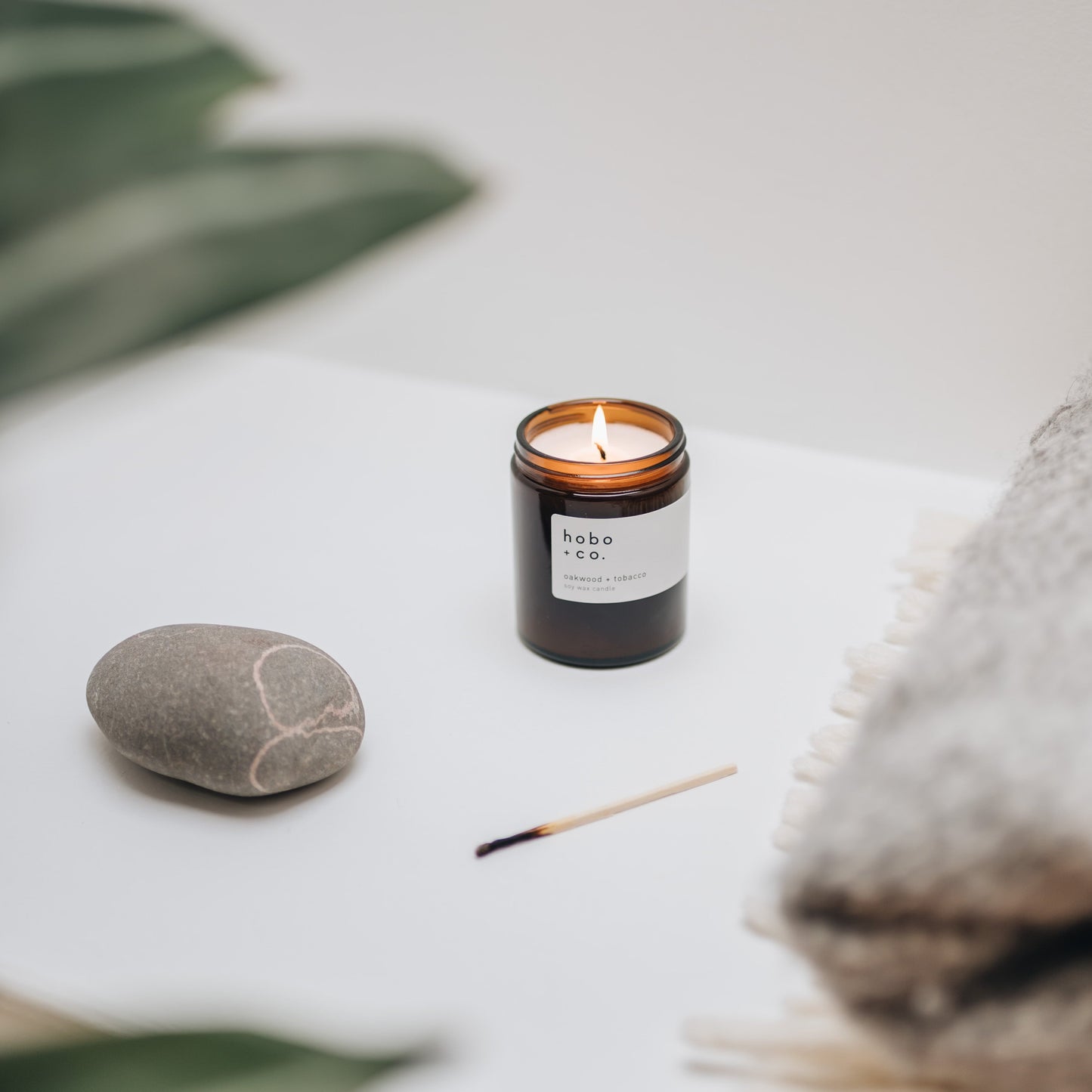 Glass Jar Oakwood and Tobacco Candle