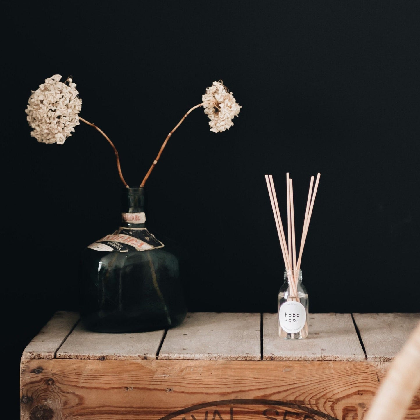 Oakwood and Tobacco Reed Diffuser