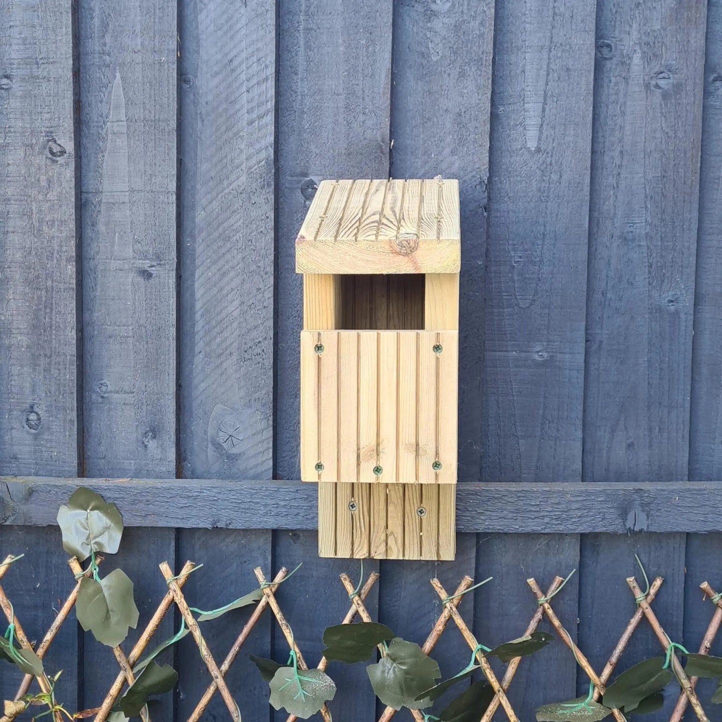 open faced nesting box for birds