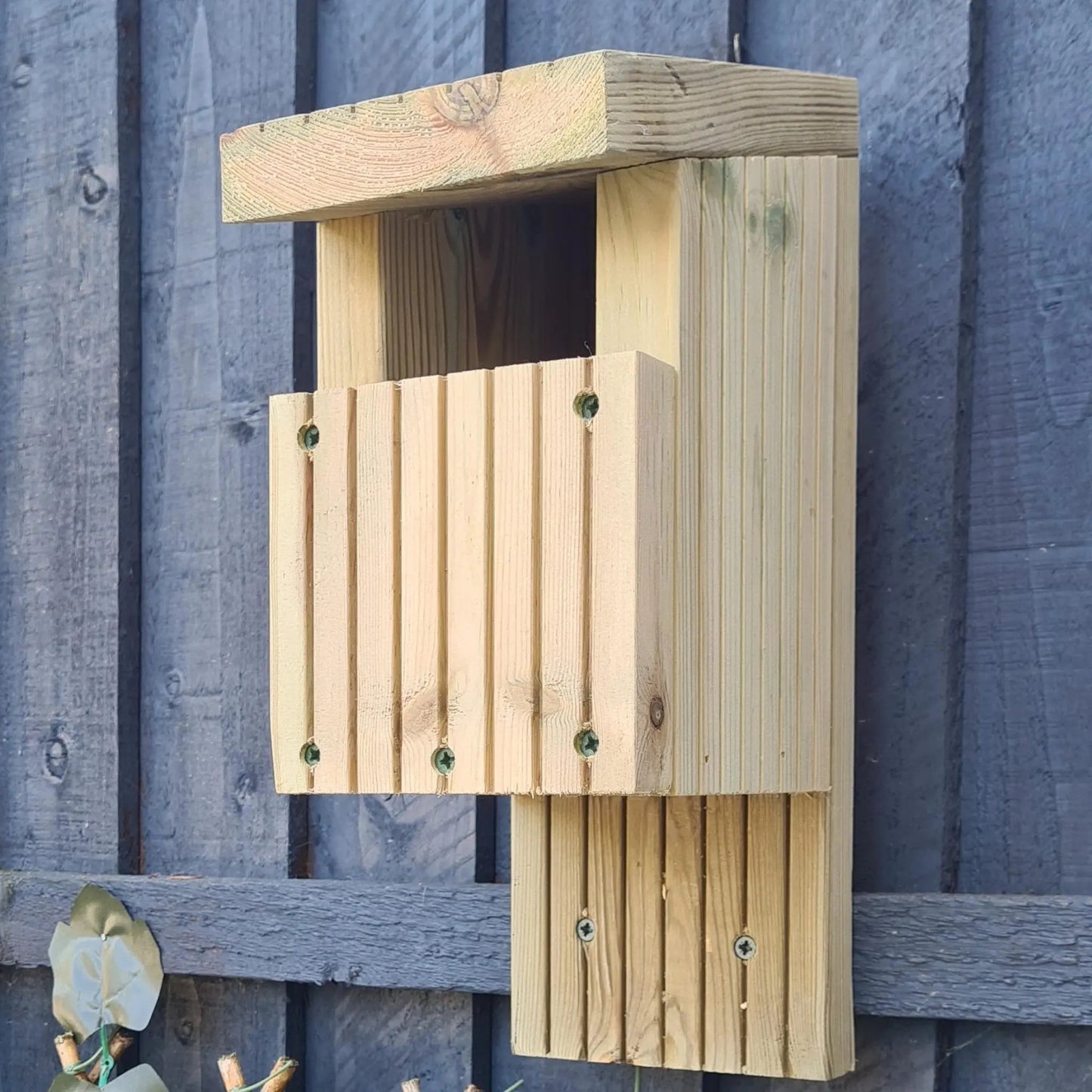 open faced nesting box for birds