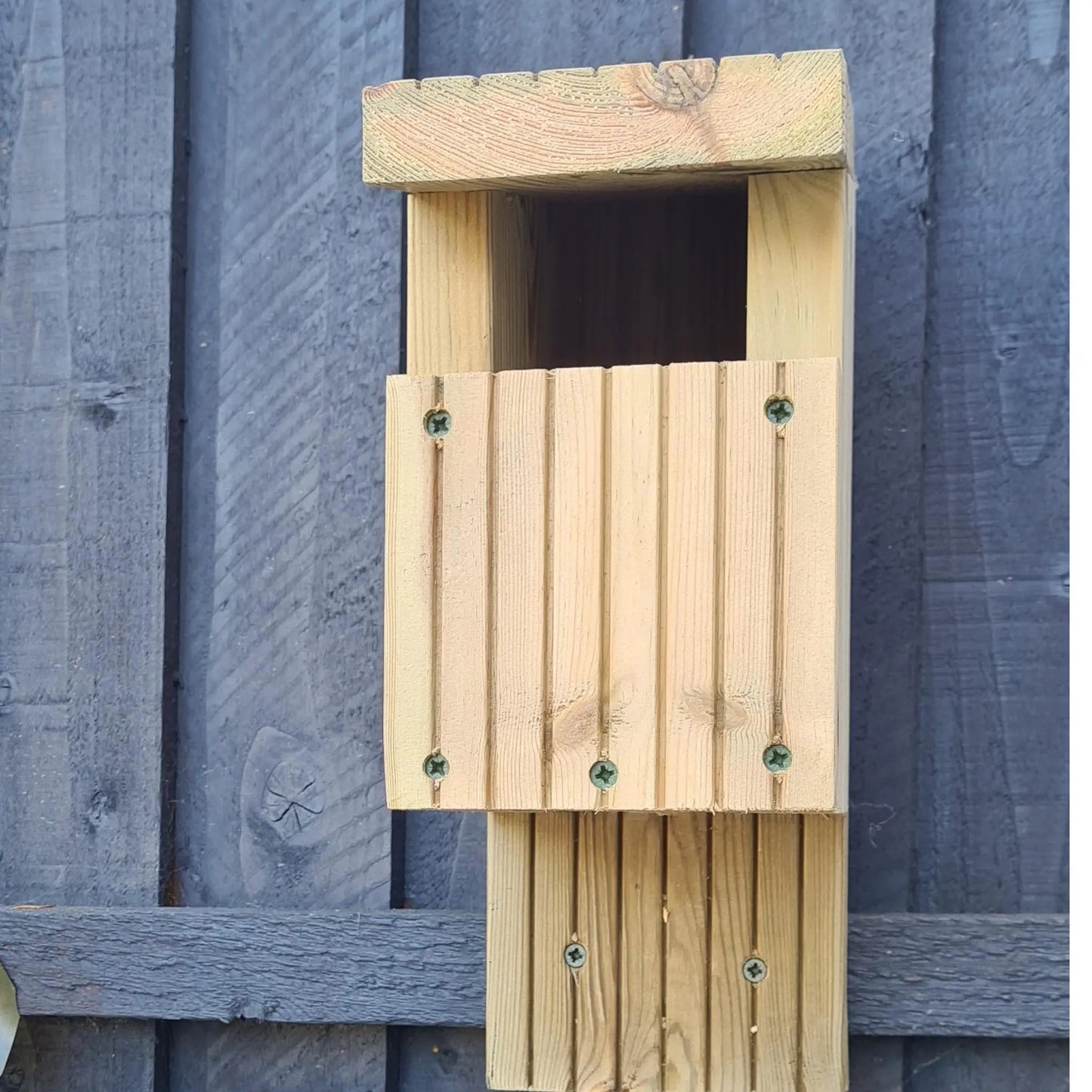 open faced nesting box for birds