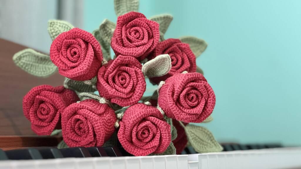 Enchanting Crochet Rose Bouquet – Romantic Gift for Lovers All Year Round