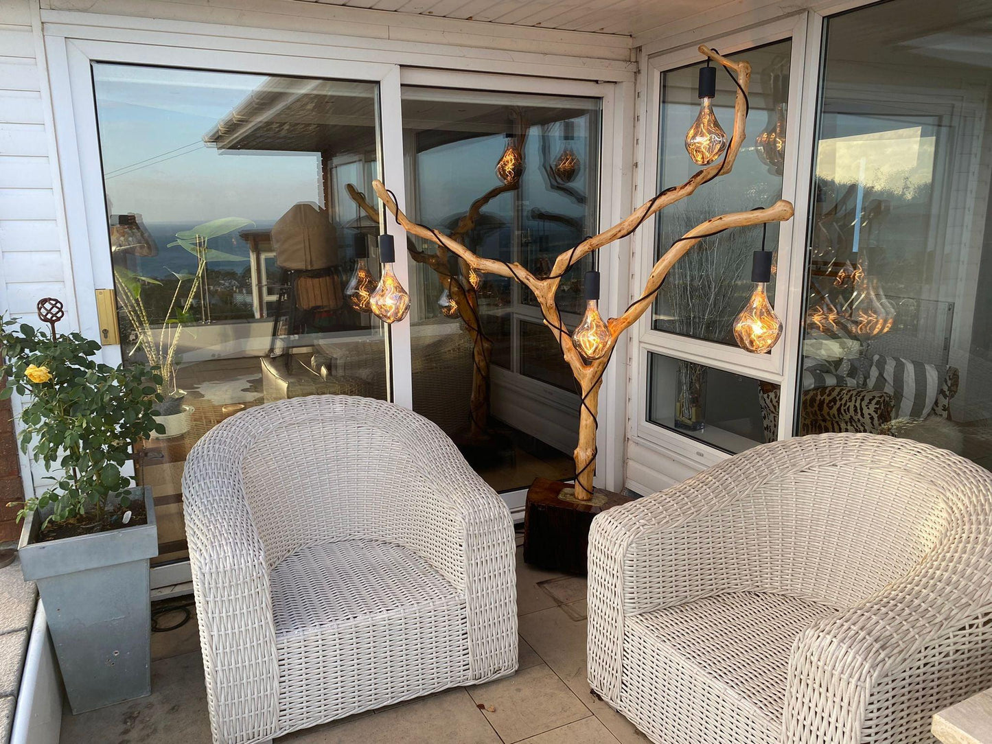 Outdoor tree lamp