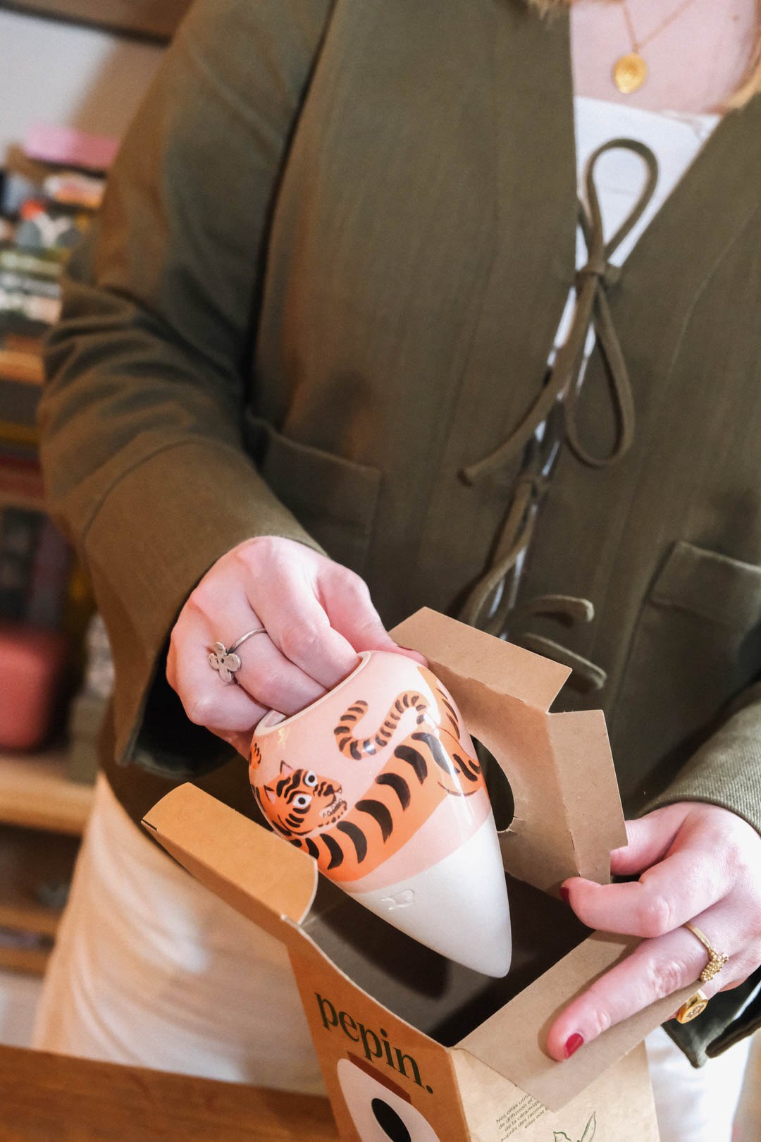 Unboxing the Tiger Pepin Olla by Camille Gressier from its gift box