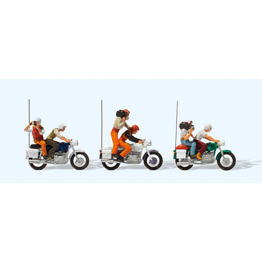 TV and Press Crew (3) with Motorcycles Terrarium Figure Set 25102
