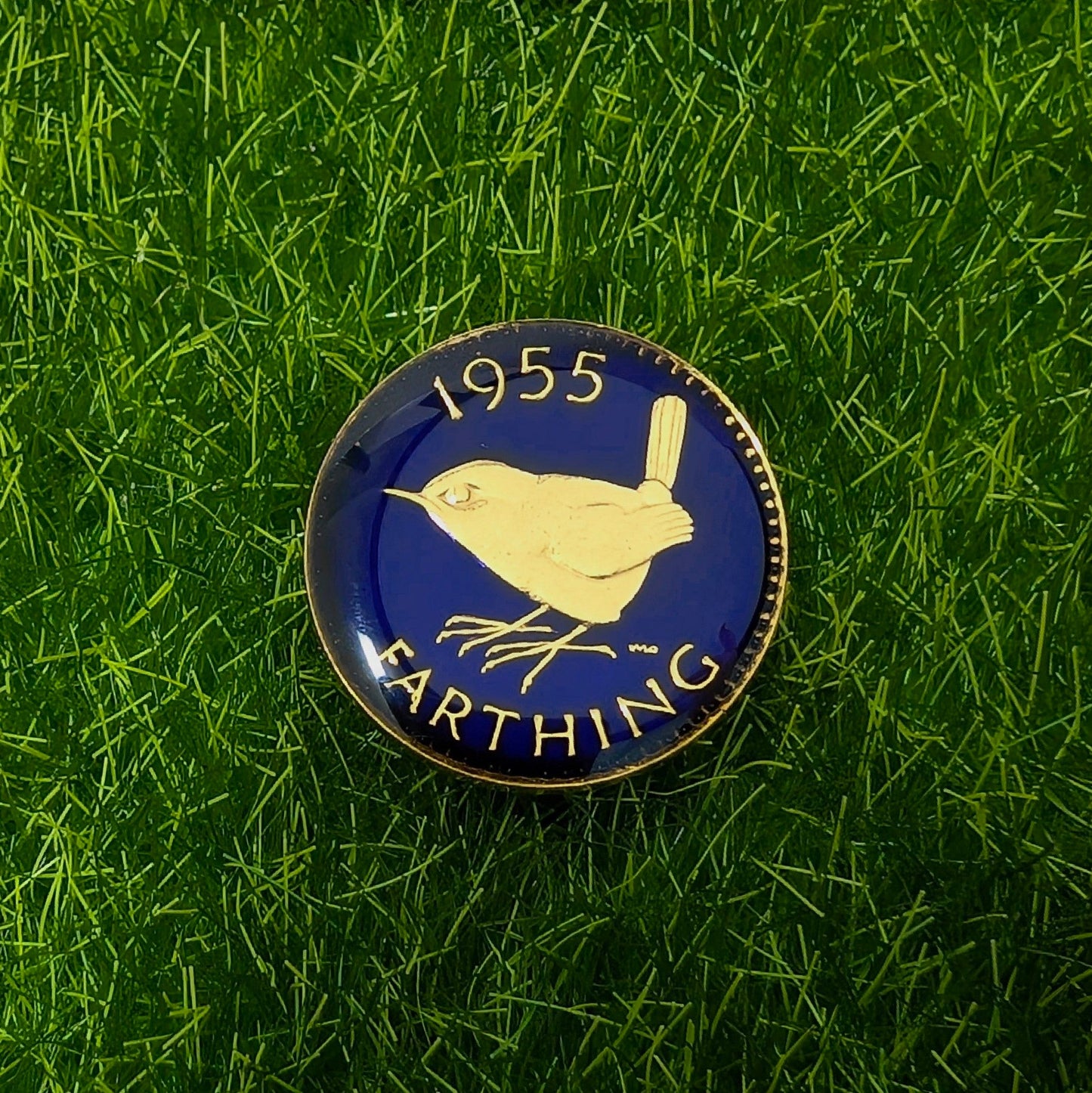 Wren Farthing (1937-1956) - Enamelled Coin Golf Ball Marker