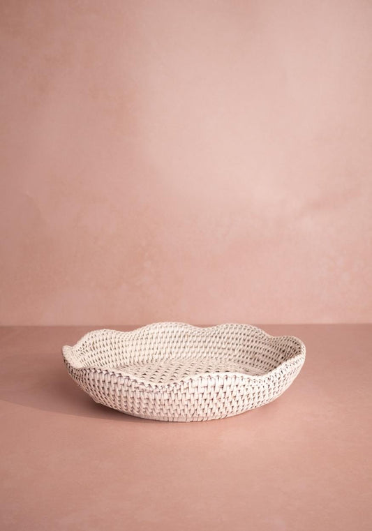 Saratoga Round Rattan Scalloped Tray - White