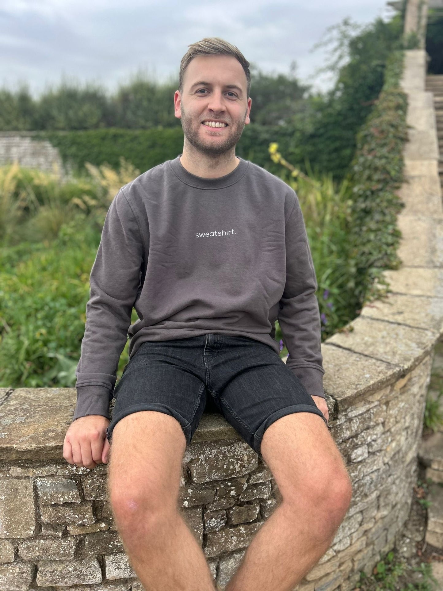 simple. sweatshirt. charcoal.