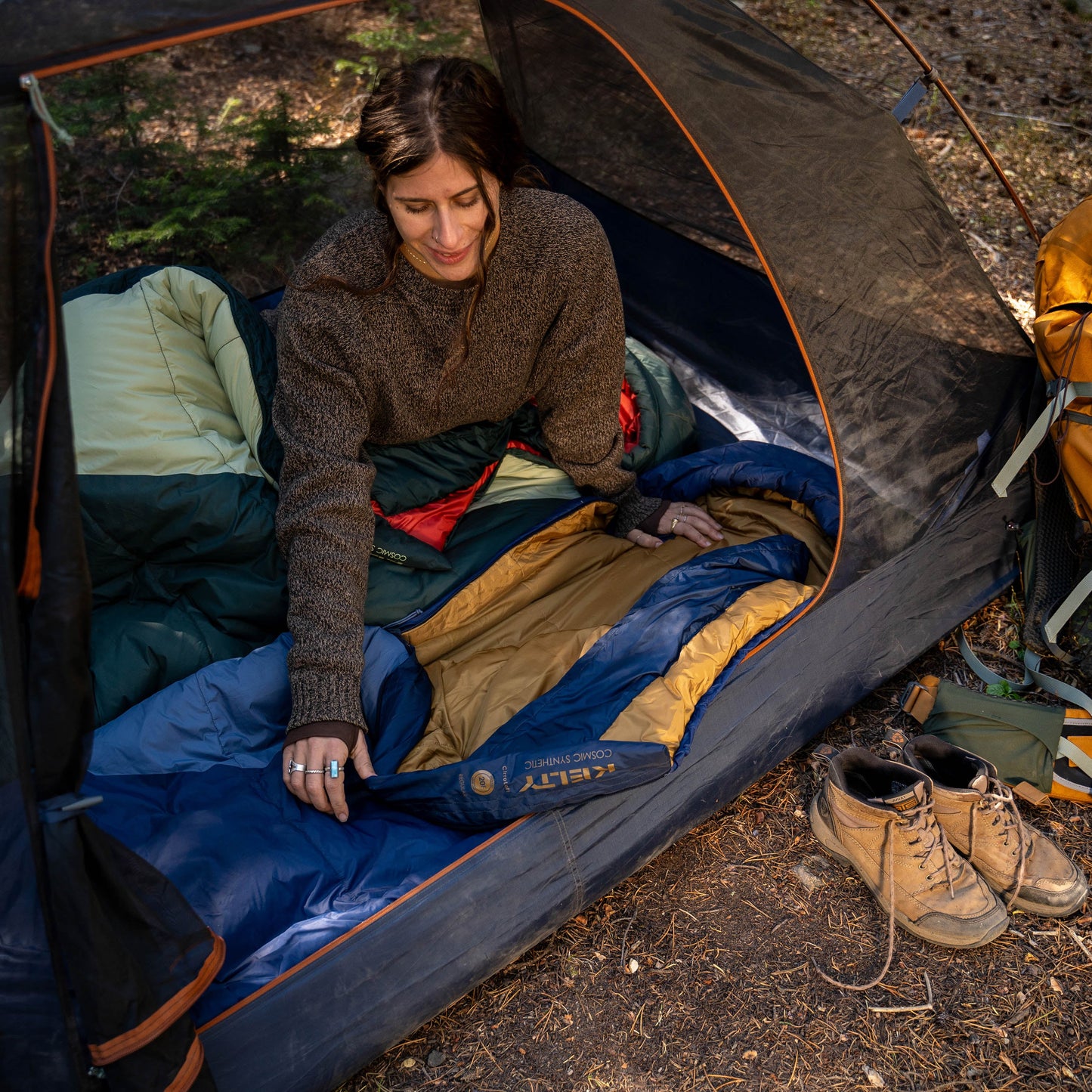 Kelty Cosmic Synthetic 20°F (-7°C) Sleeping Bag - Regular - Pageant Blue/Bering Sea/Dull Gold