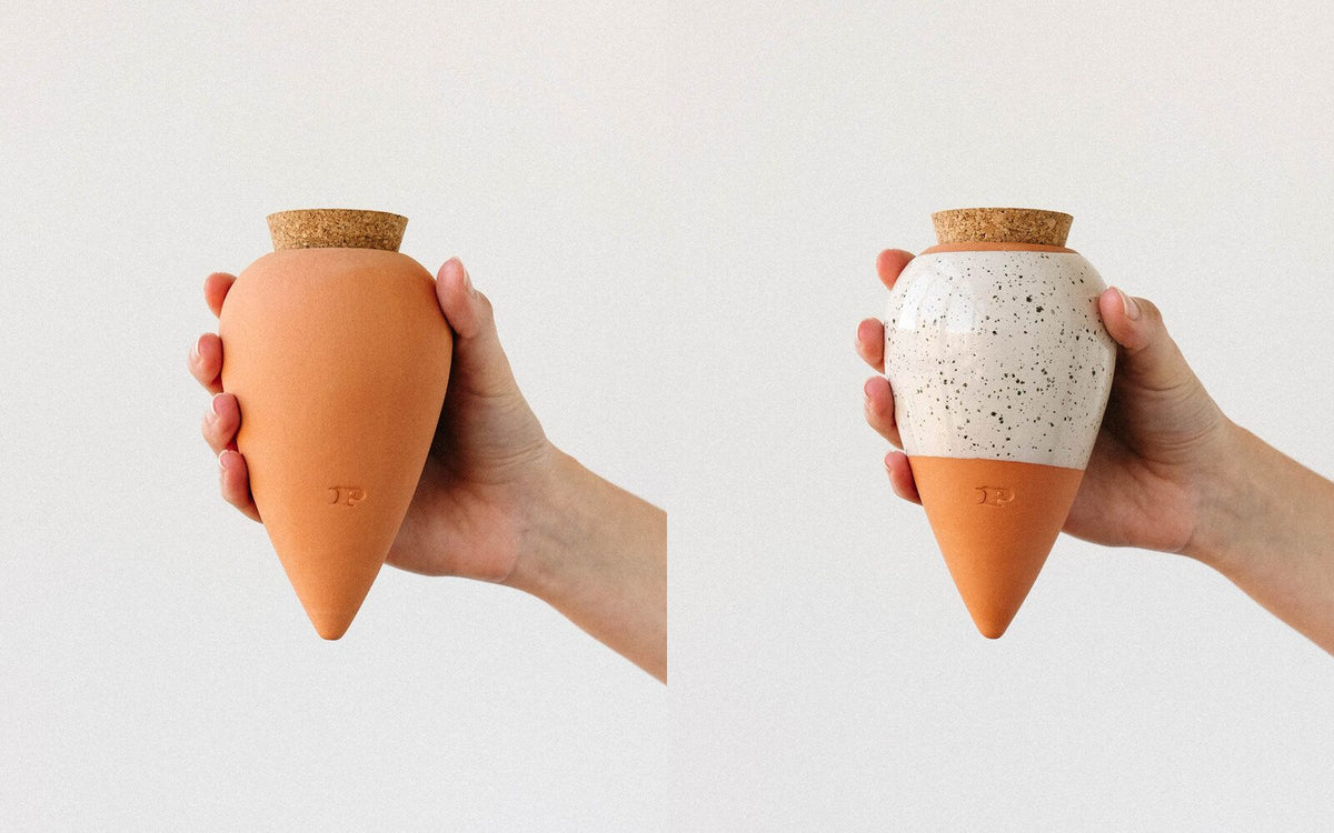 Pepin Olla Duo with one terracotta olla and one speckled white olla