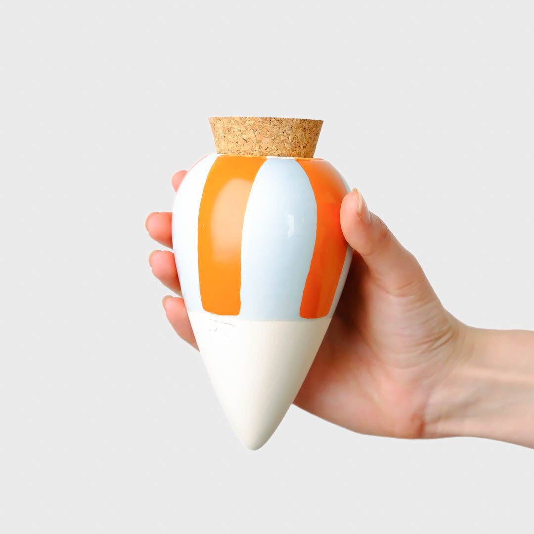 Pepin Olla with orange and blue stripes, held in the hand