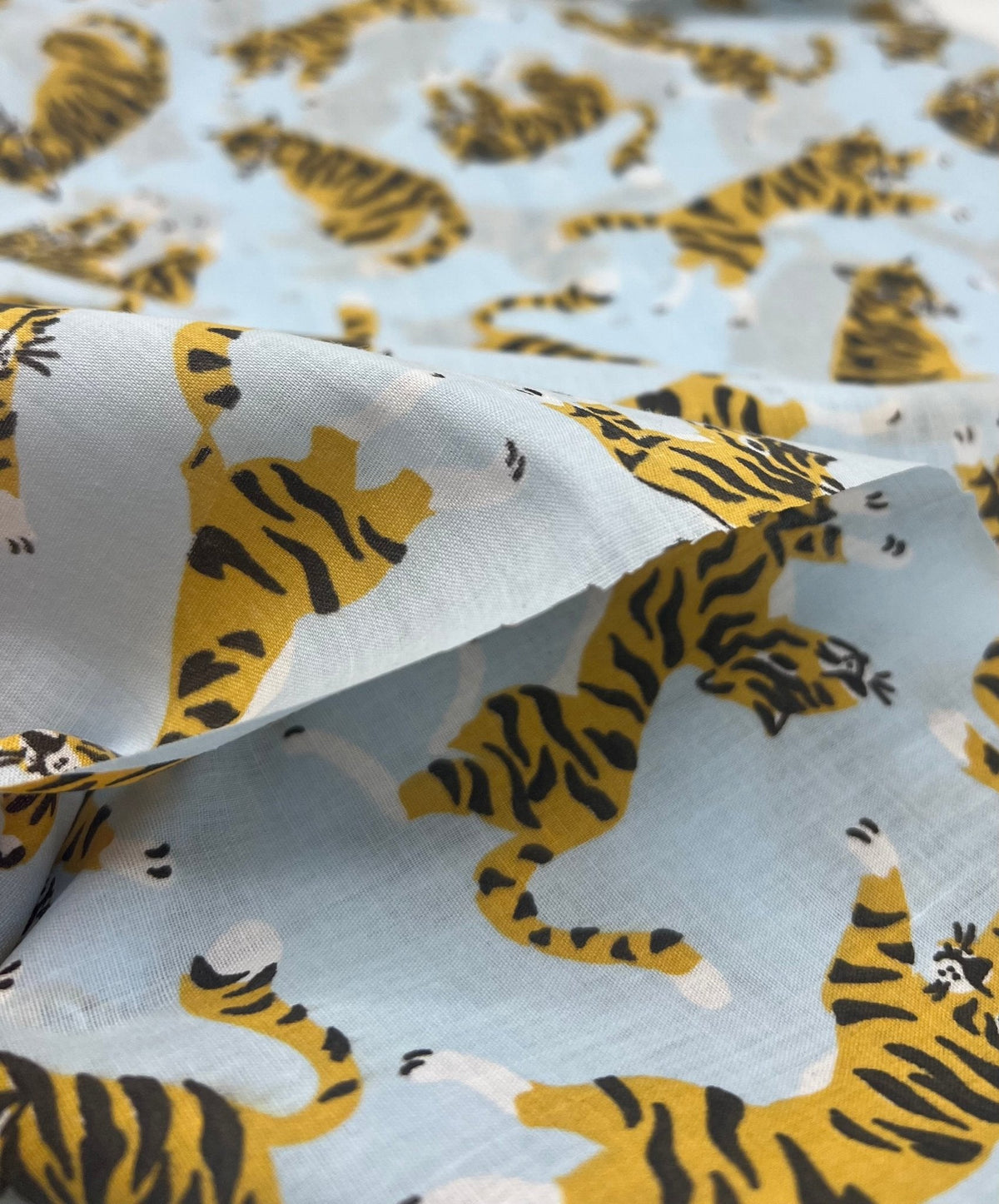Tigers Printed Polycotton 90 GSM 80/20 44 Inch Non Stretch
