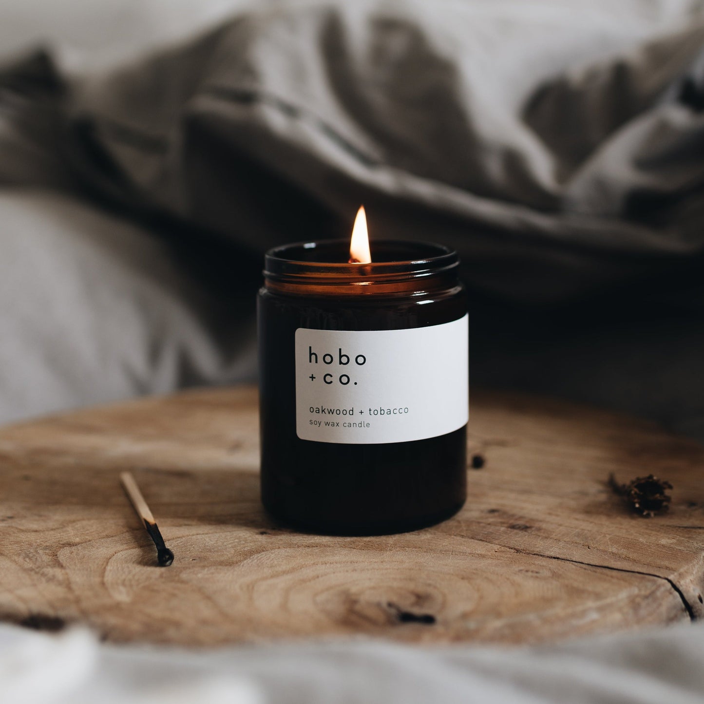 Glass Jar Oakwood and Tobacco Candle