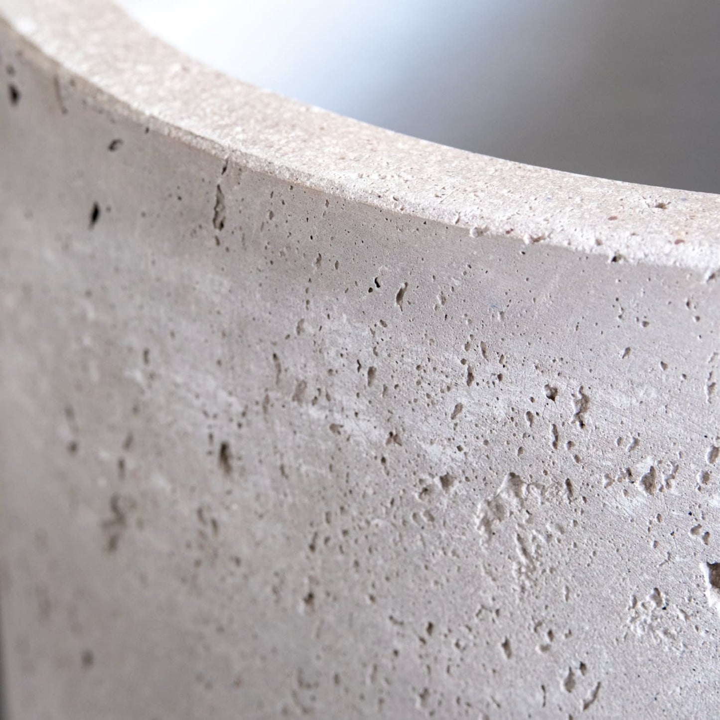 Vessara | Truffle – 52cm Tall Concrete Planter – 15L Vase-Shaped Plant Pot