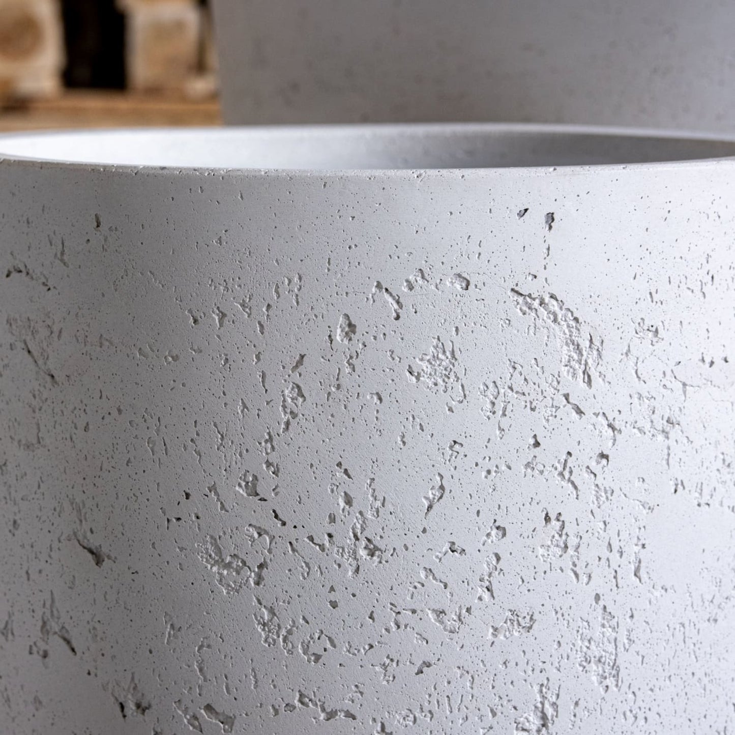 Vessara | White Mist – 75cm Extra Large Tall Concrete Vase Planter – 61L Indoor & Outdoor Decorative Plant Pot