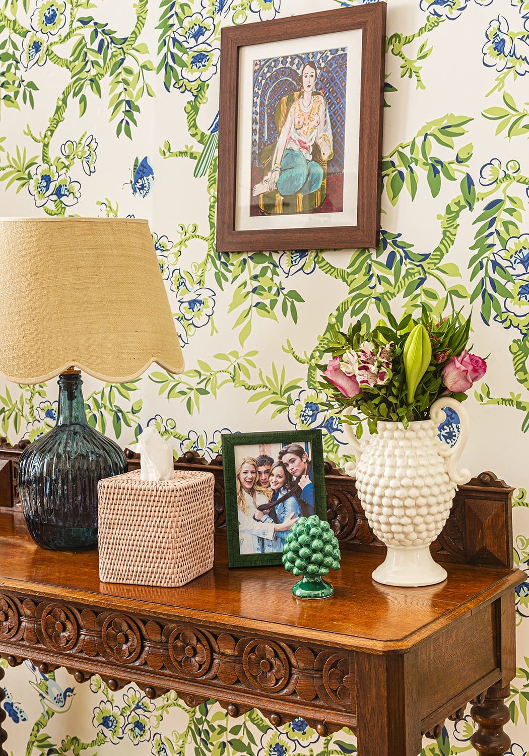 Vintage Icon White Urn
