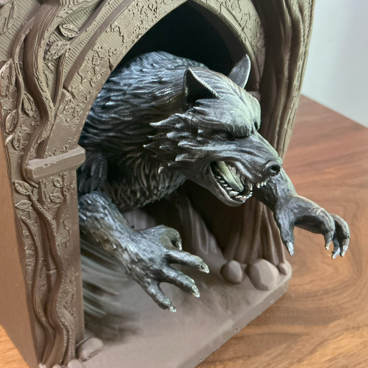 Werewolf Book Nook Insert – 3D Printed Gothic Bookshelf Decor