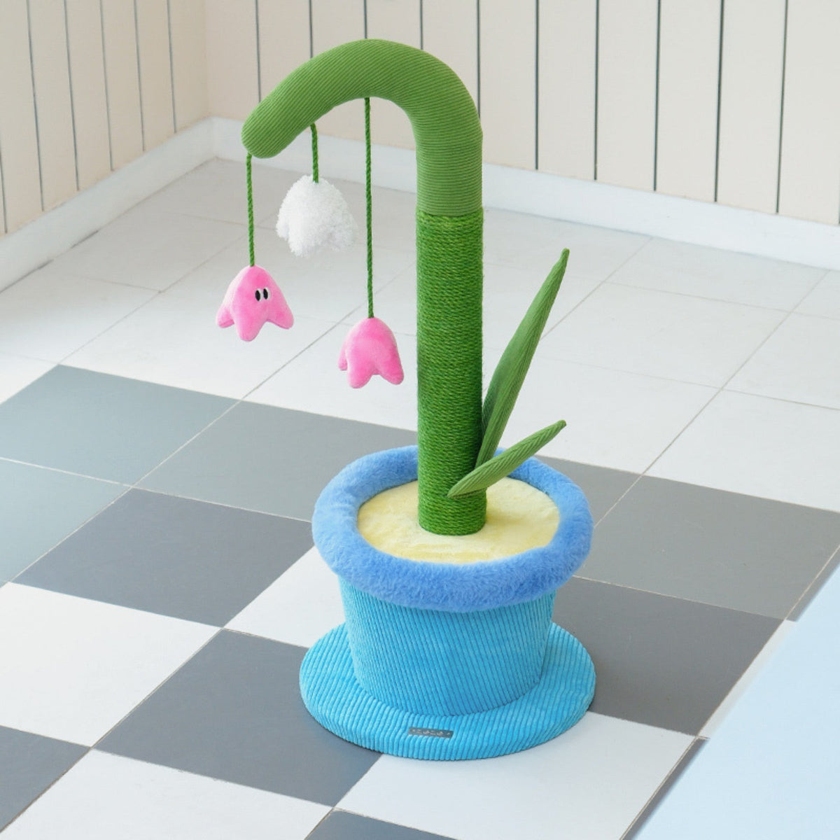 zeze Blooming Lily Cat Scratcher