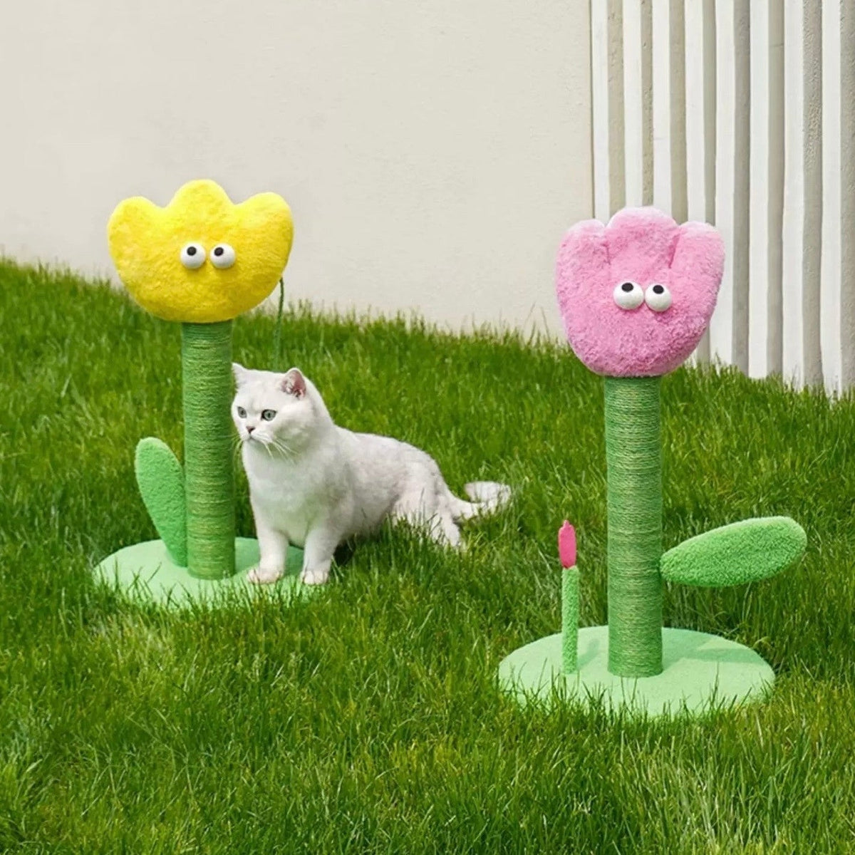 zeze Tulip Cat Scratching Post — Plush Bloom, Jute Rope Column & Rattle Leaf